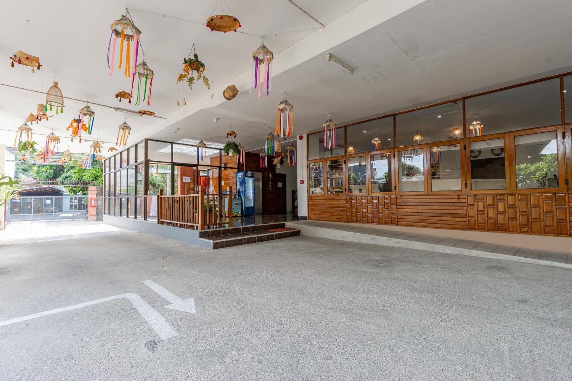 Budget Stars Hotel Chiang Mai Exteriör bild